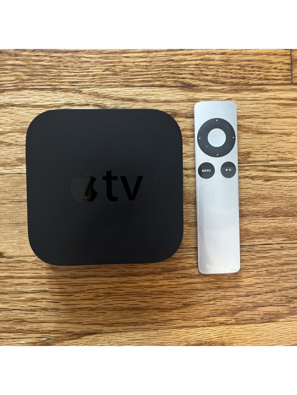 Apple TV (3rd Generation) Smart Media Streaming Player Model A1469 with Remote